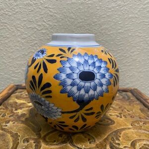 Beautiful Vtg Hand-painted Glazed Vase. Yellow Blue Floral Ceramic small flower